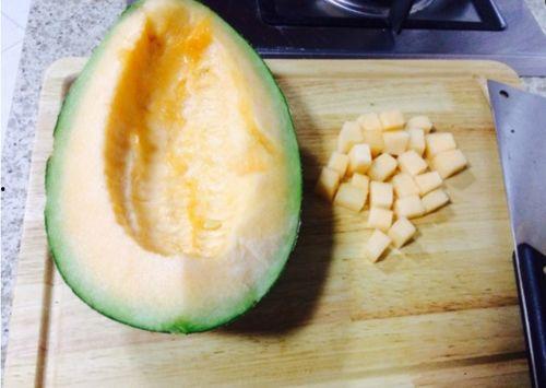 孕早期吃哈密瓜,营养美味，助力母婴健康