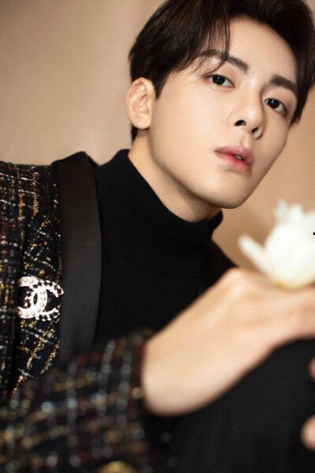 曾威航网红,网红界的璀璨新星，揭秘他的爆红之路”